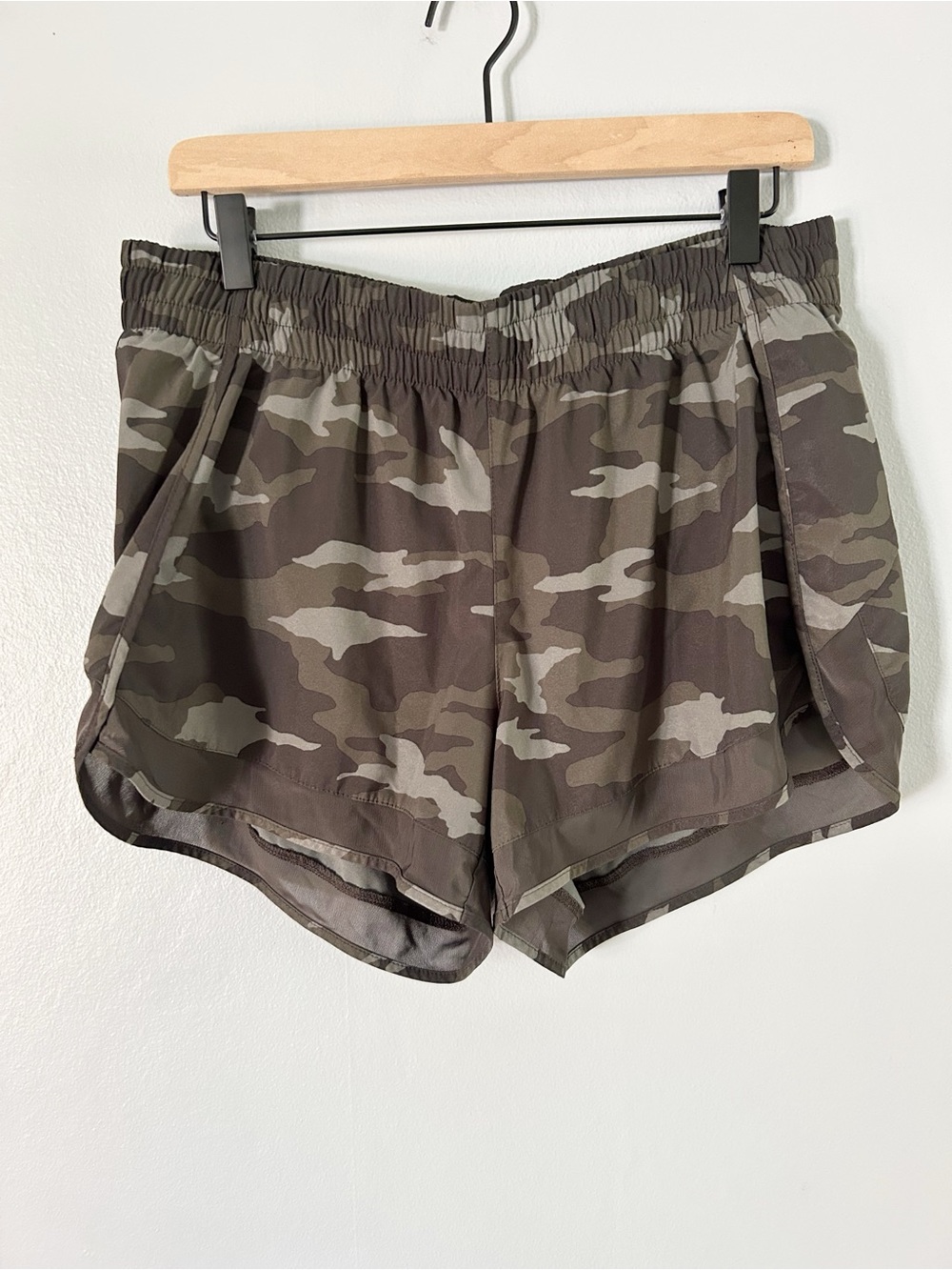 Athleta mesh racer run Camo Shorts